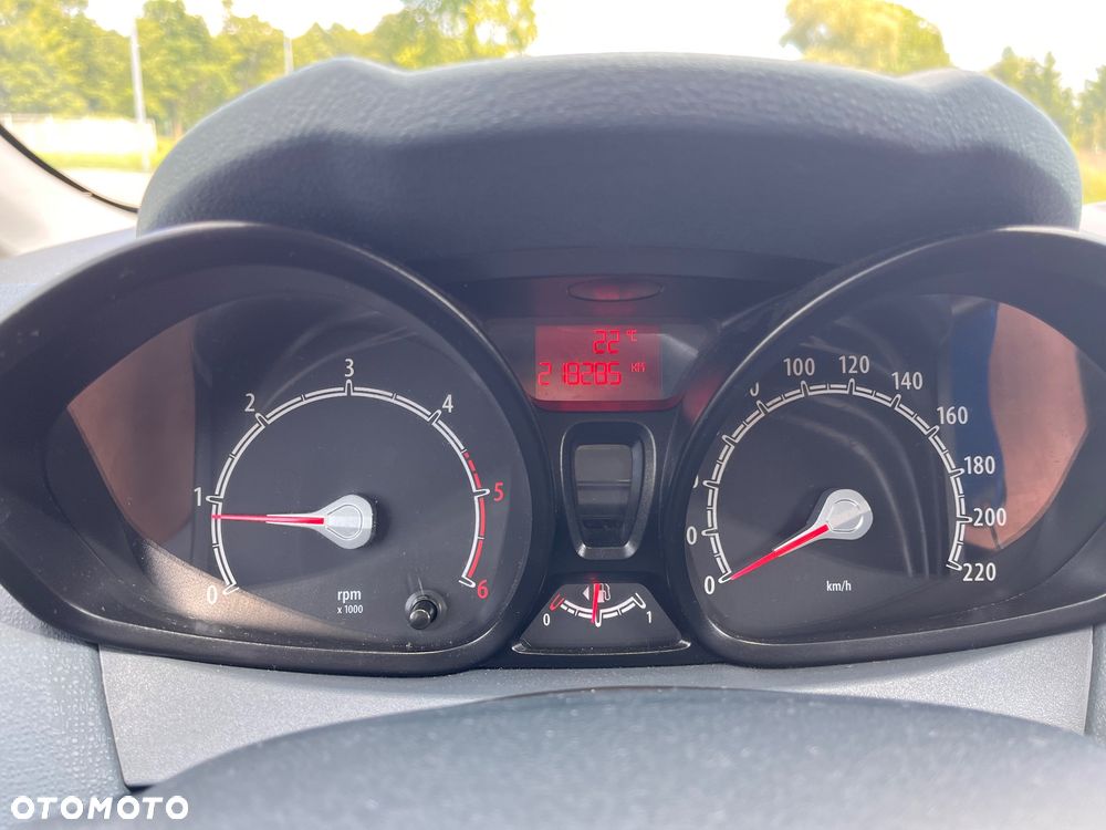 Ford Fiesta 1.6 TDCi DPF Ghia - 14