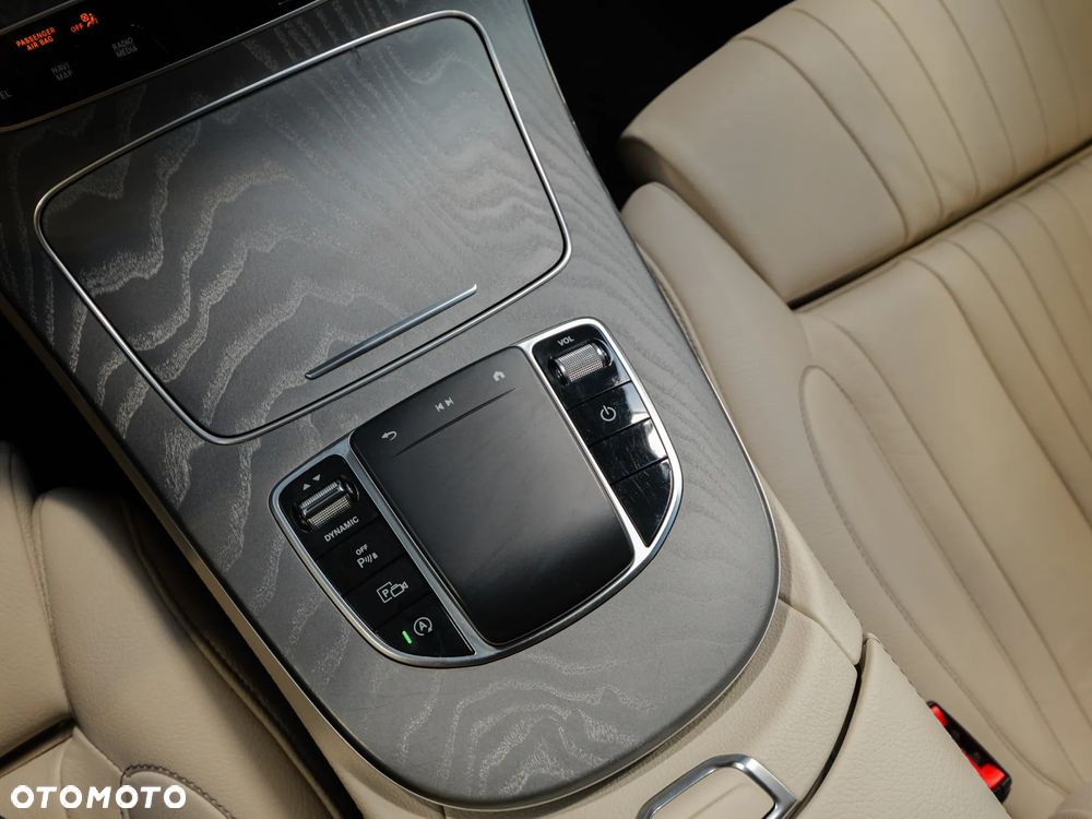 Mercedes-Benz CLS 300 d 4-Matic AMG - 26
