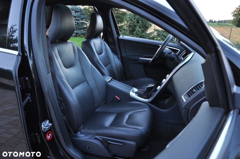Volvo XC 60 D5 AWD Geartronic Summum - 23