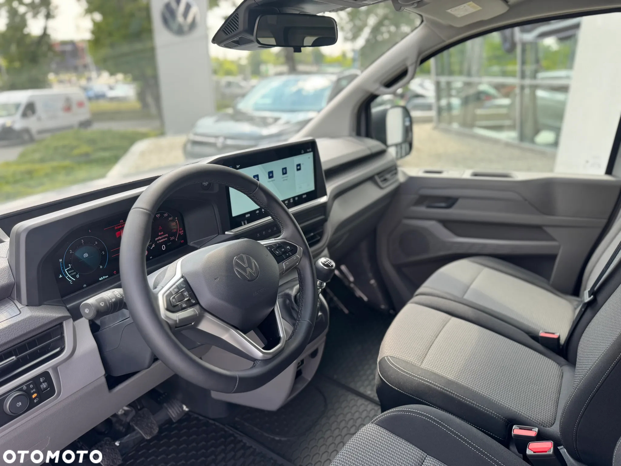 Volkswagen Caravelle - 11
