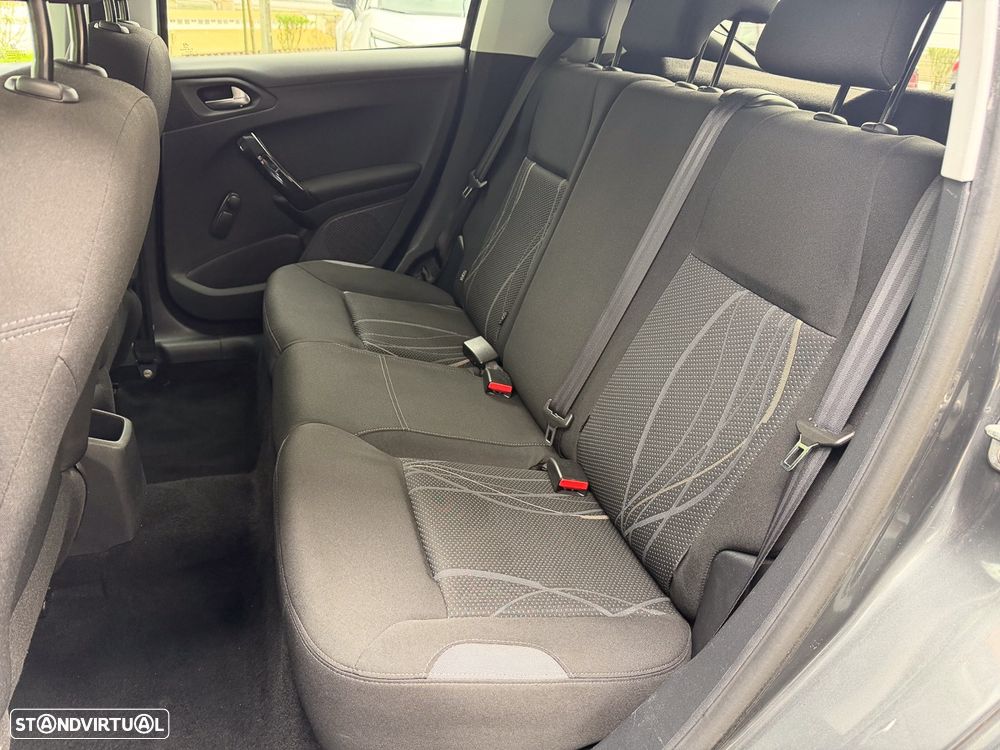Peugeot 208 1.2 PureTech Active - 8