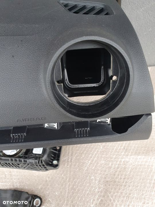 Audi Q2 deska rozdzielcza konsola airbag pasy - 4