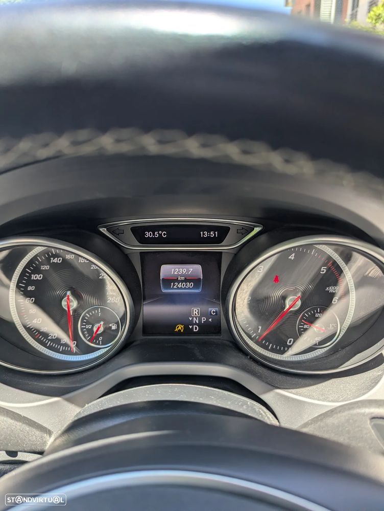 Mercedes-Benz GLA 180 d 7G-DCT Urban - 4