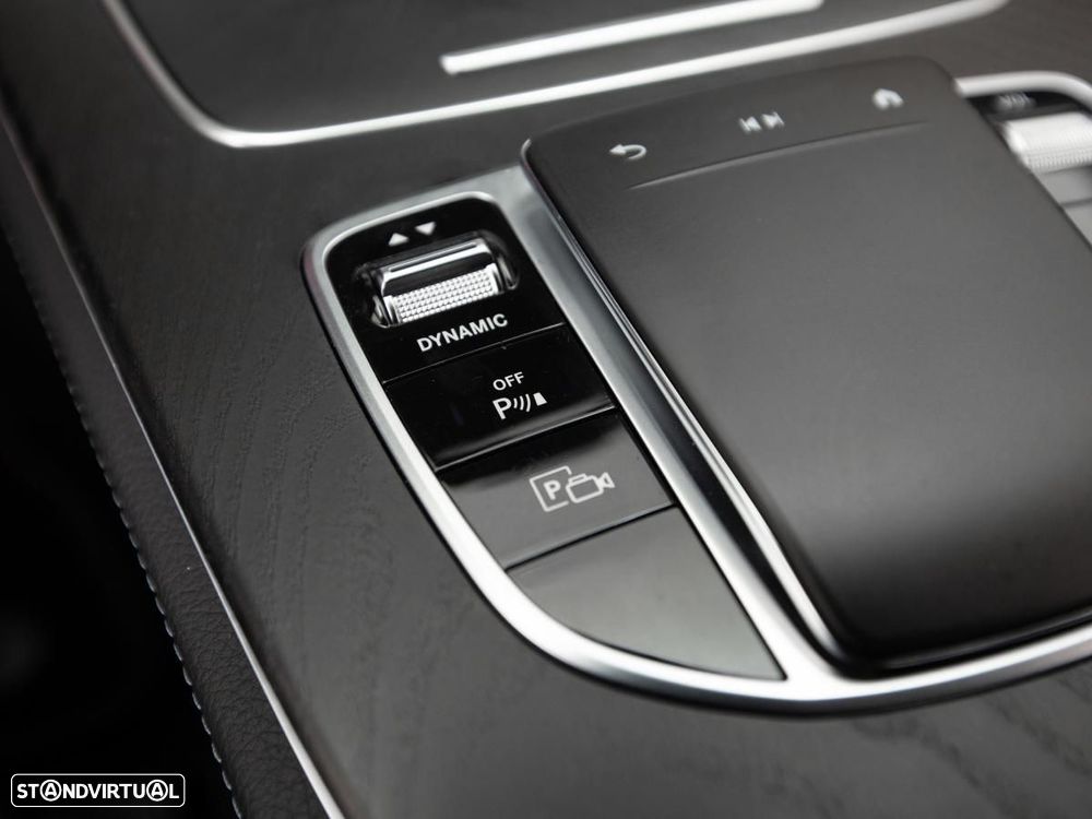Mercedes-Benz E 300 de 4Matic 9G-TRONIC AMG Line - 26