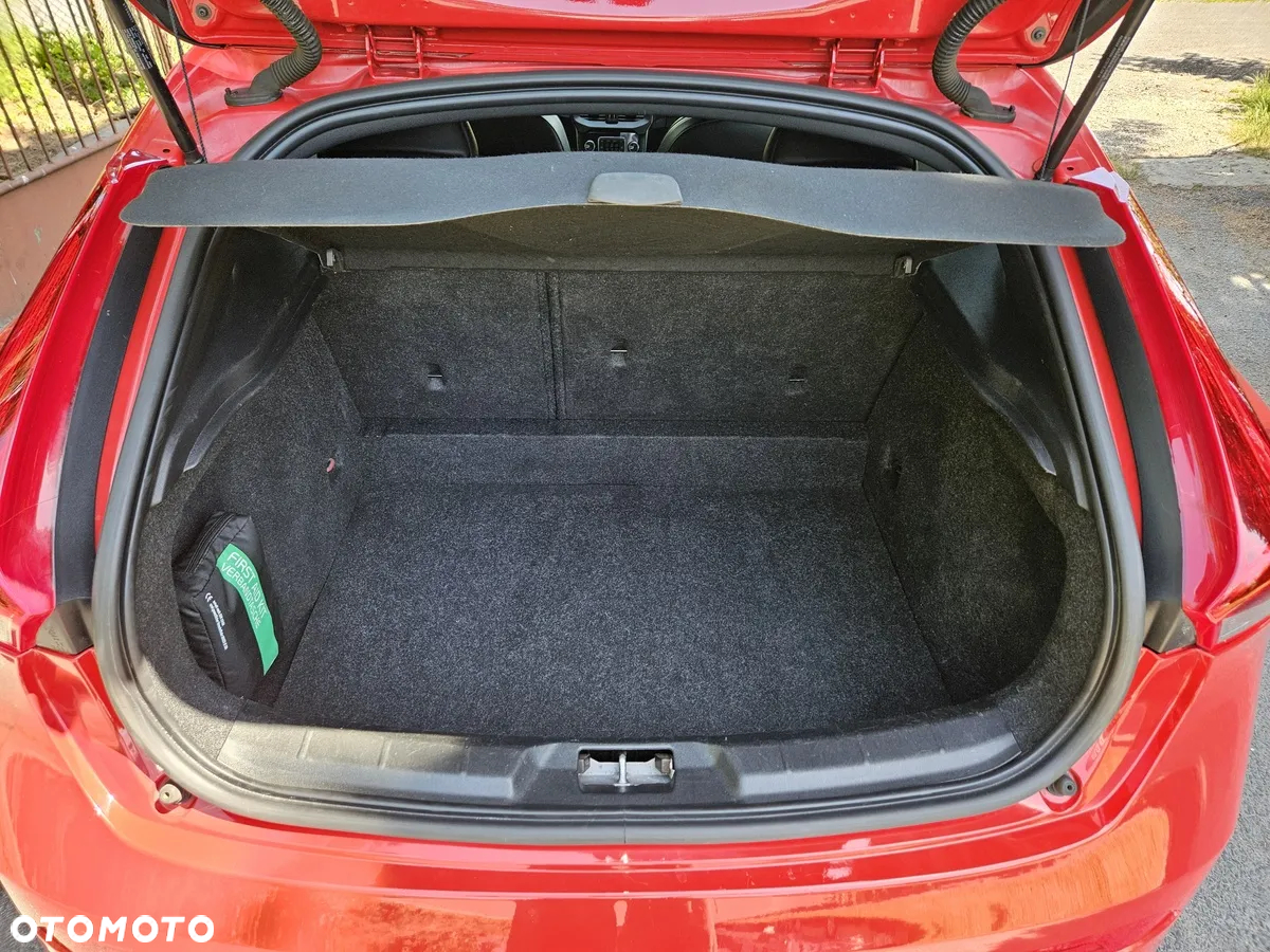 Volvo V40 D3 Geartronic RDesign - 24