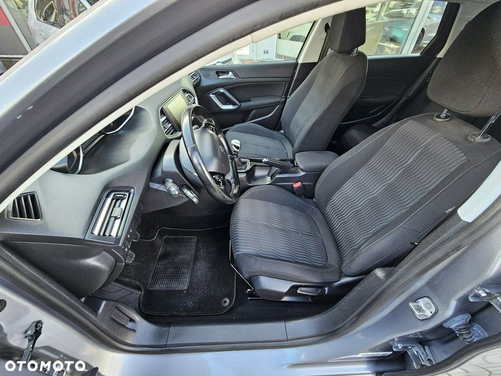 Peugeot 308 1.6 BlueHDi Allure S&S - 22