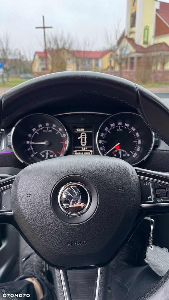 Skoda Superb 2.0 TDI Ambition - 14