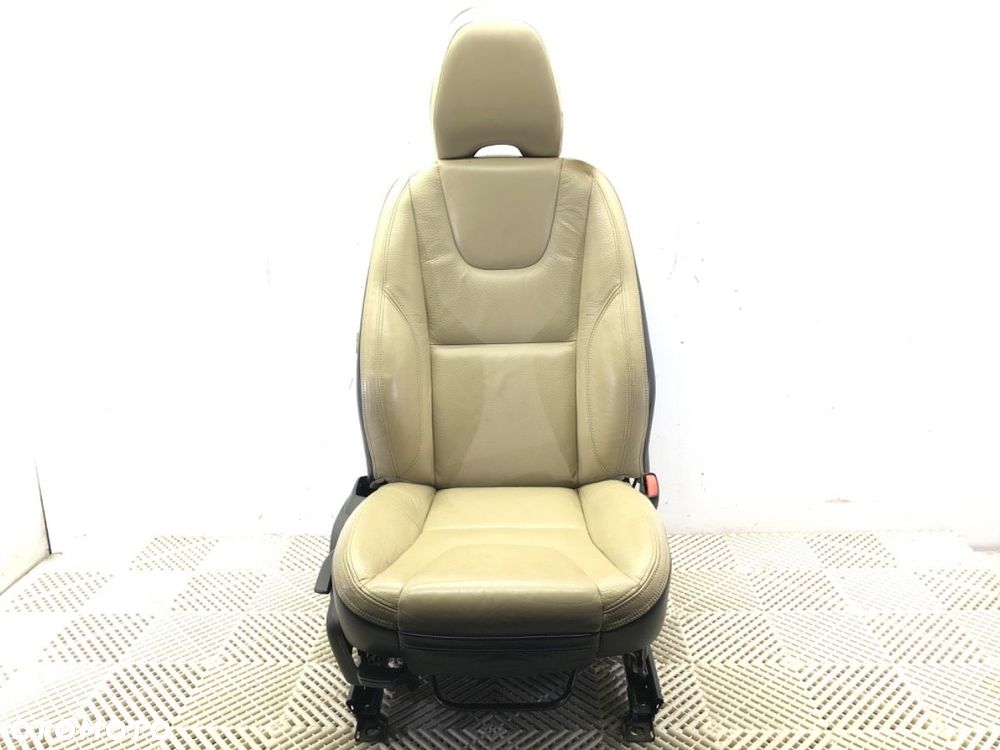 FOTEL PRAWY PRZÓD  VOLVO V60 I (155, 157) 2010 - 2018 D3 / D4 120 kW [163 KM] olej napędowy 2010 - - 1