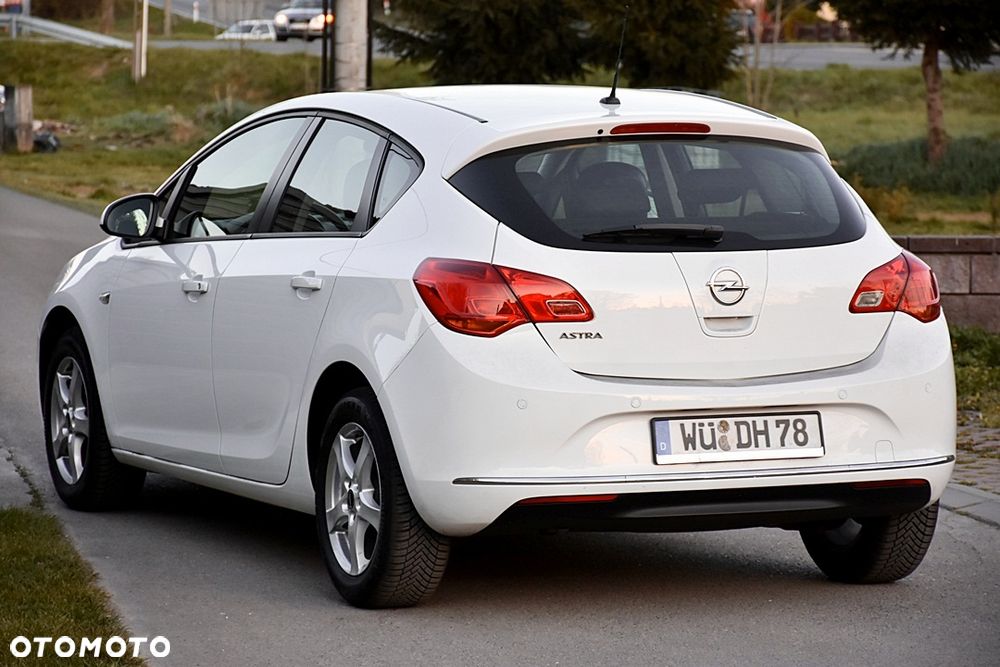 Opel Astra 1.6 Color Edition - 4