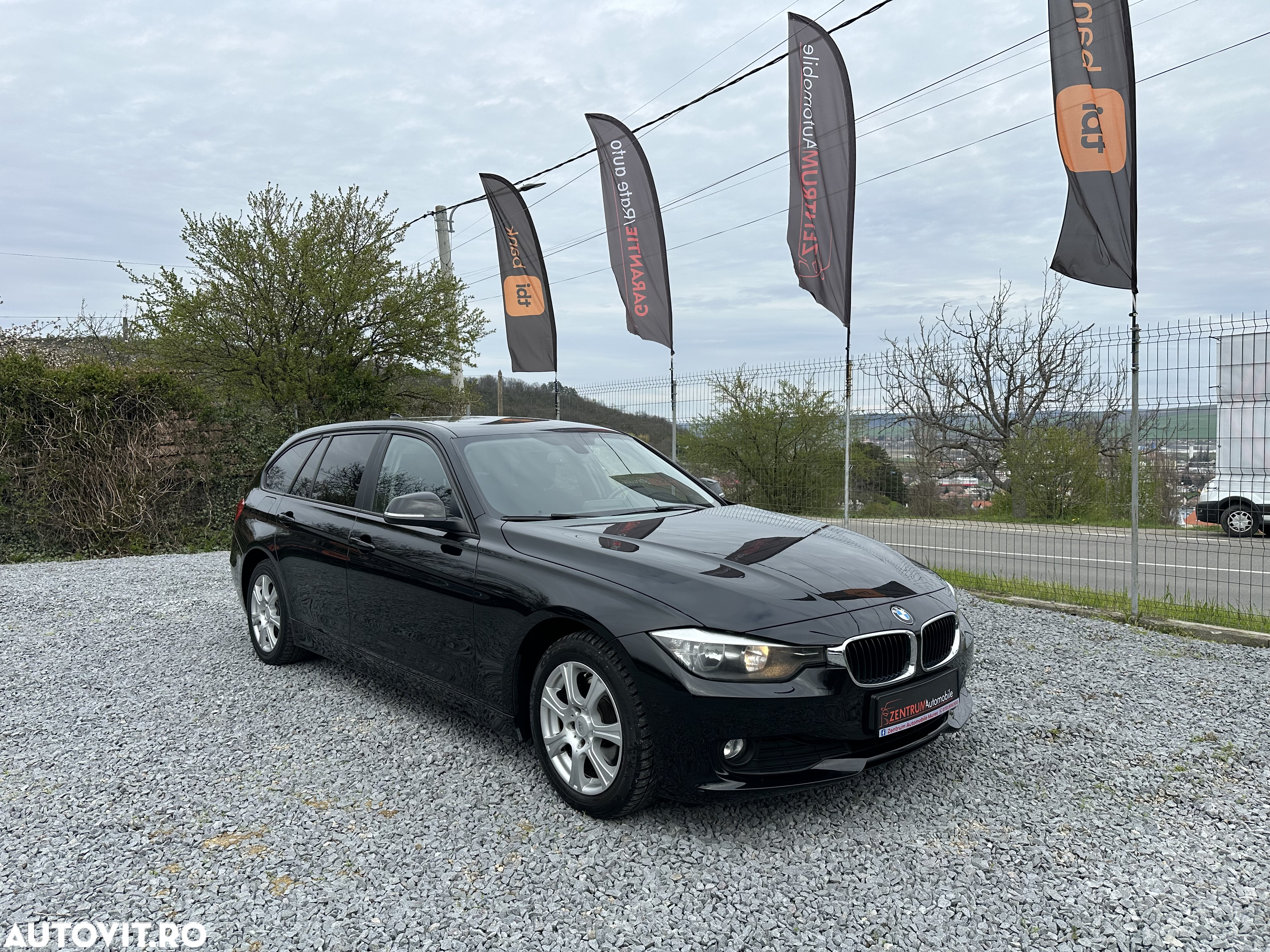 BMW Seria 3 320d DPF Touring Aut. Edition Sport - 2