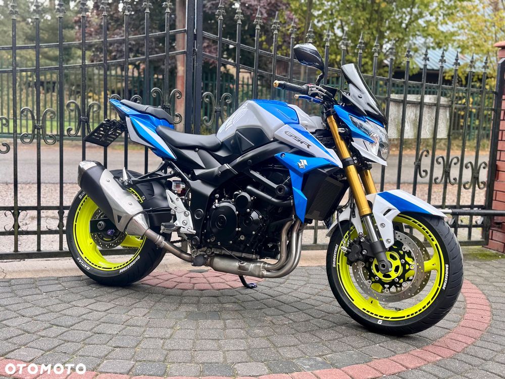 Suzuki GSR - 2