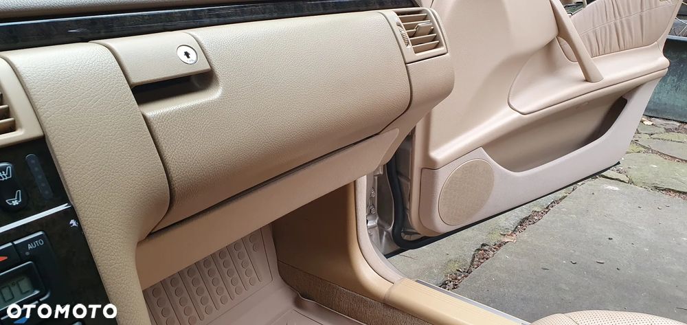 Mercedes-Benz Klasa E 320 T Avantgarde - 28