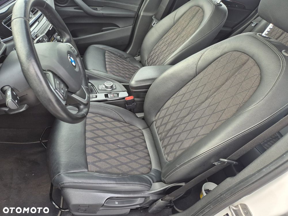BMW X1 xDrive18d xLine - 12
