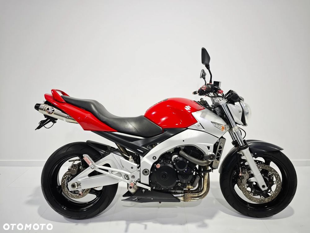 Suzuki GSR - 1