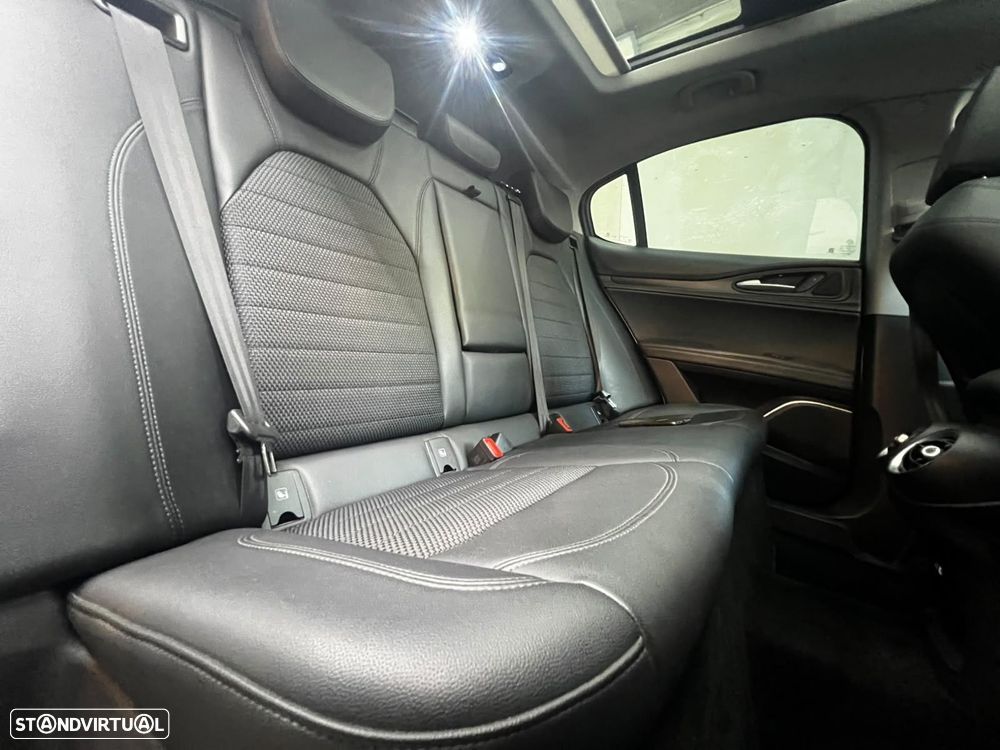 Alfa Romeo Stelvio 2.2 D TI AT8 - 23