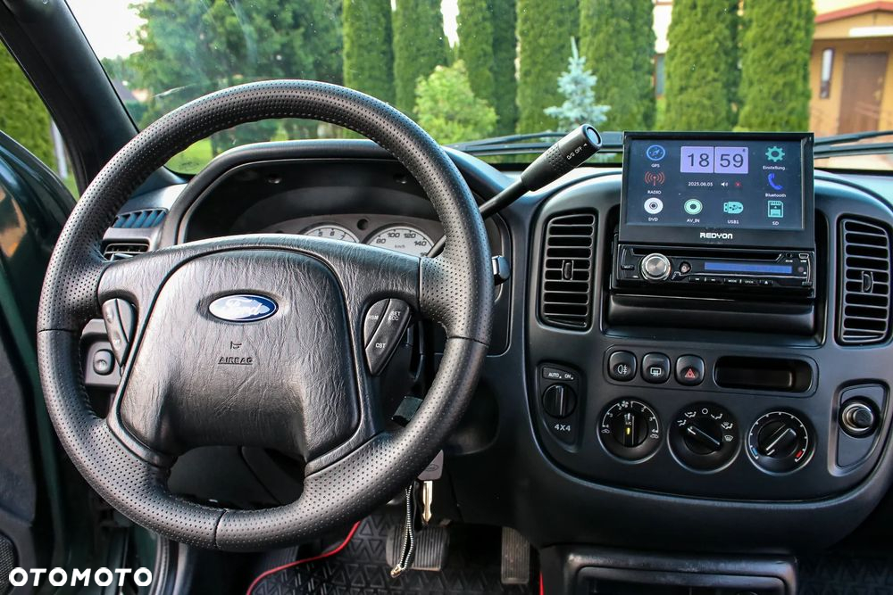 Ford Maverick 3.0 V6 Limited - 23