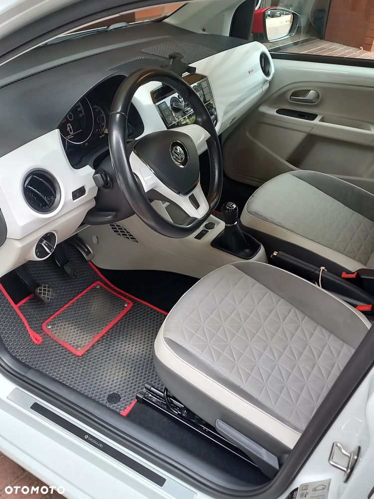 Volkswagen up! 1.0 Beats - 10