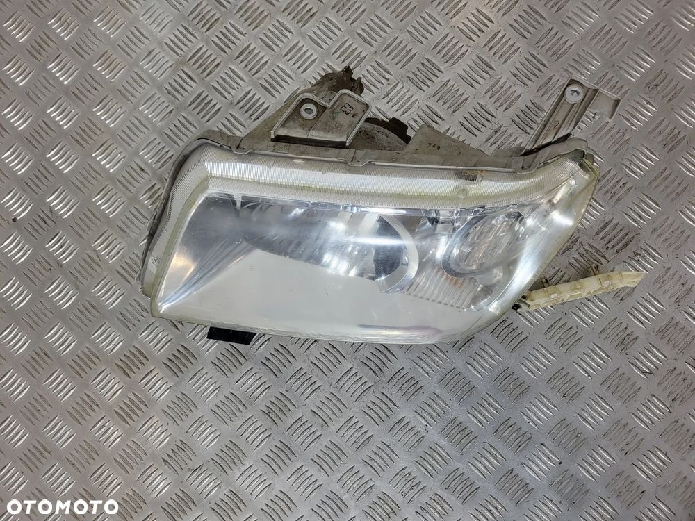Suzuki Grand Vitara II Lampa Lewa Prawa Przód 3D - 3