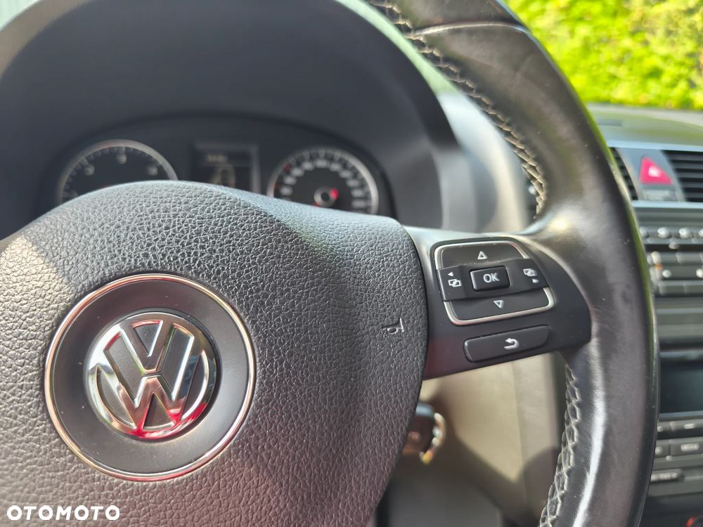 Volkswagen Touran 2.0 TDI DPF STYLE - 25
