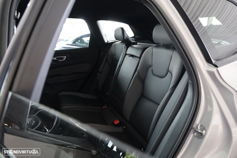 Volvo XC 60 2.0 B4 Plus Dark - 8