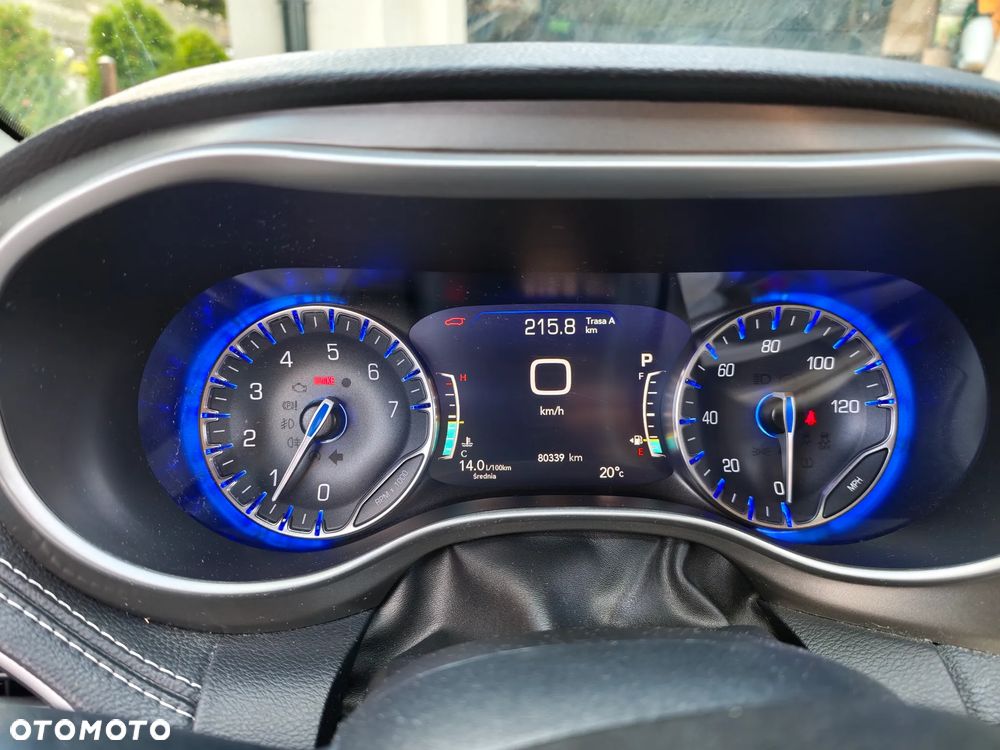 Chrysler Pacifica - 12
