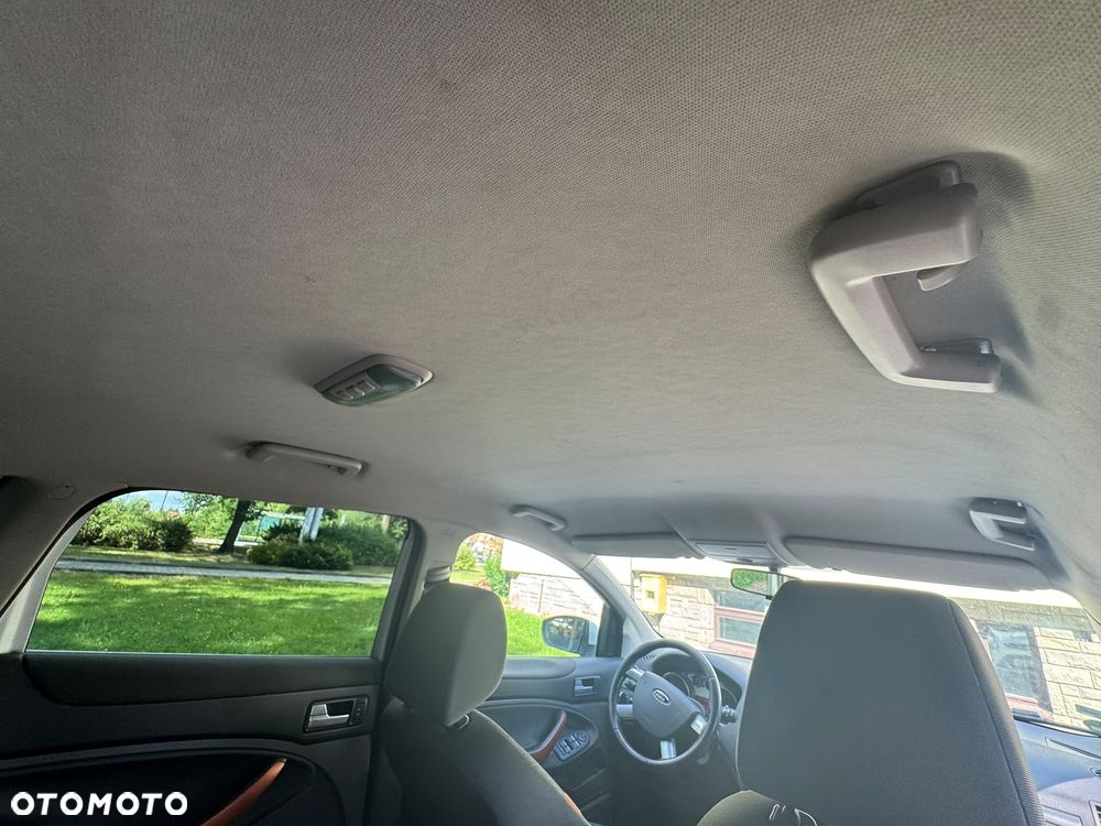 Ford Kuga 2.0 TDCi Titanium FWD - 24
