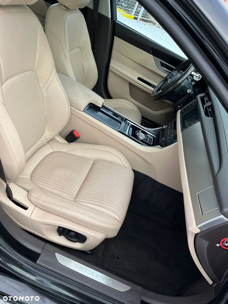 Jaguar XF 20d Prestige - 10