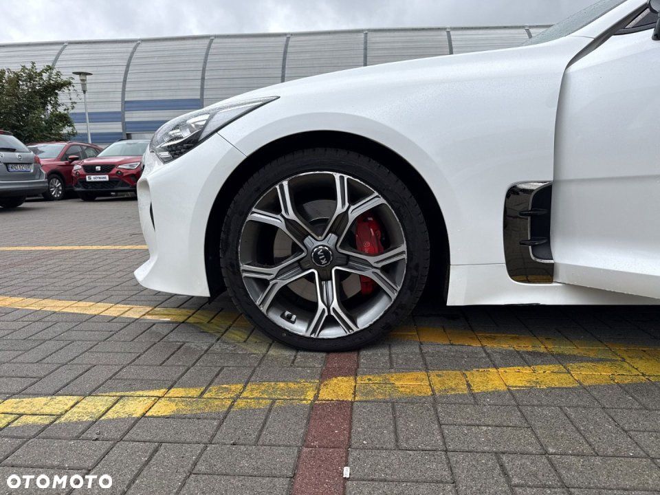 Kia Stinger - 18