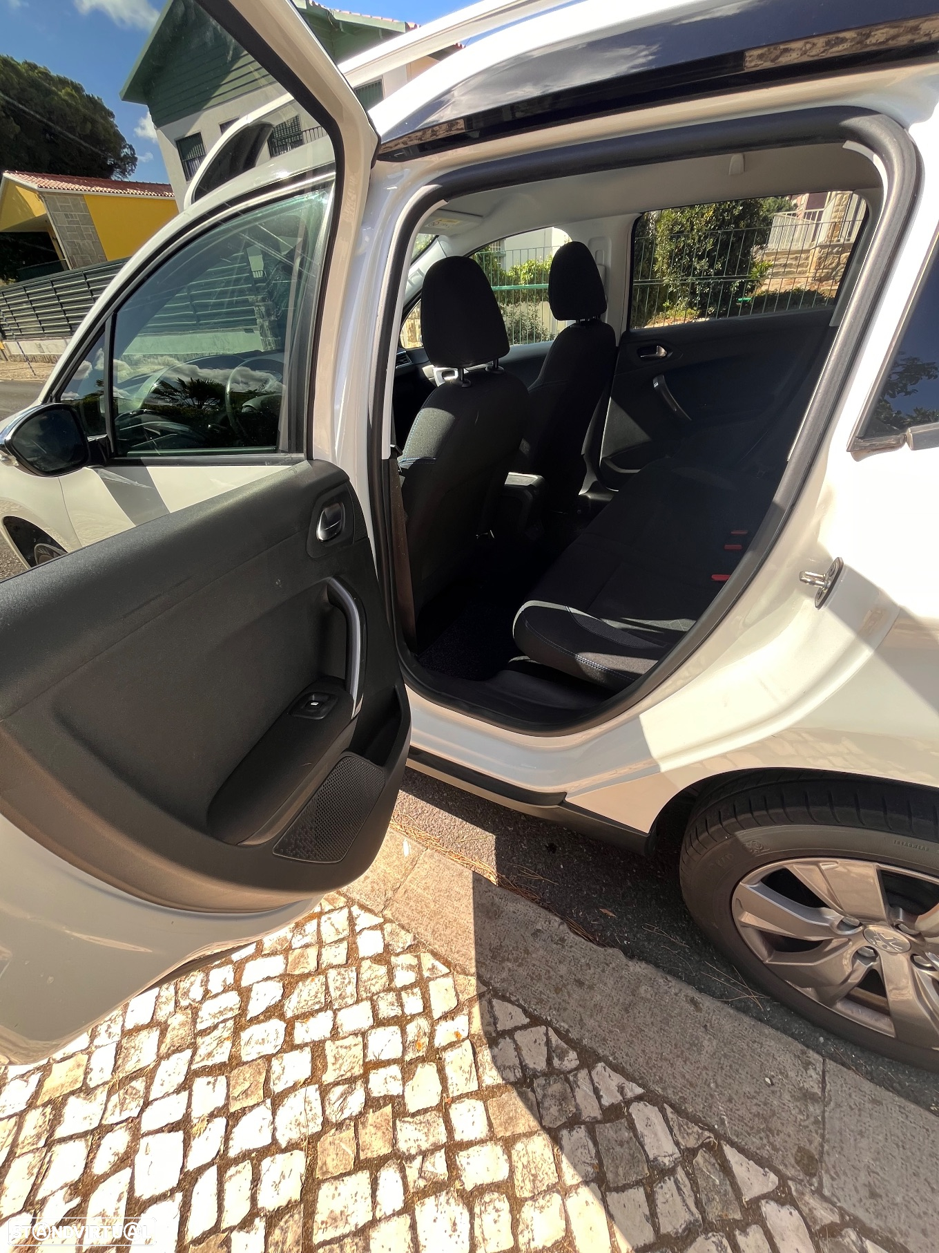 Peugeot 2008 1.2 PureTech Style - 9