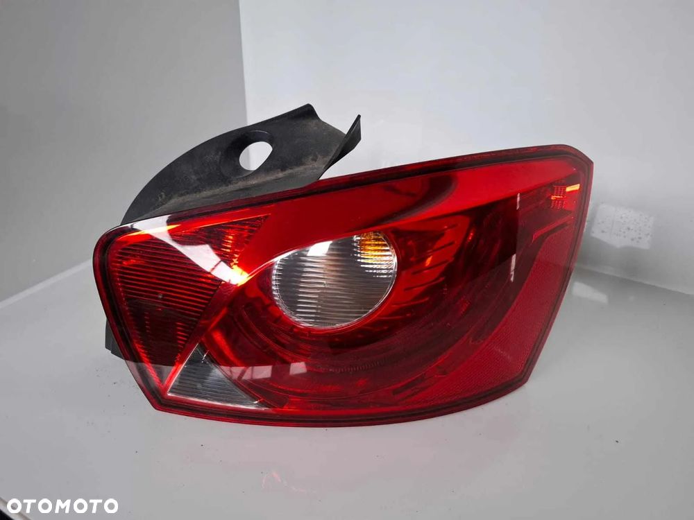 LAMPA TYLNA TYŁ PRAWA SEAT IBIZA IV 6J 6J4945258D HB - 2