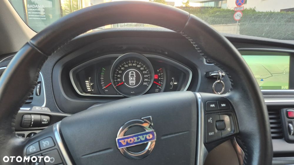 Volvo V40 T3 Drive-E Momentum - 6