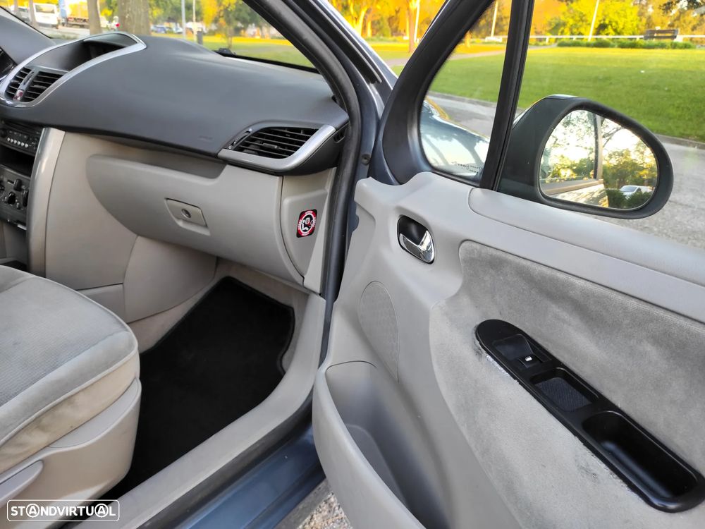 Peugeot 207 1.4 16V Trendy - 24