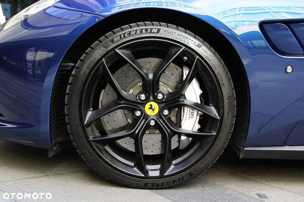 Ferrari GTC4Lusso - 6