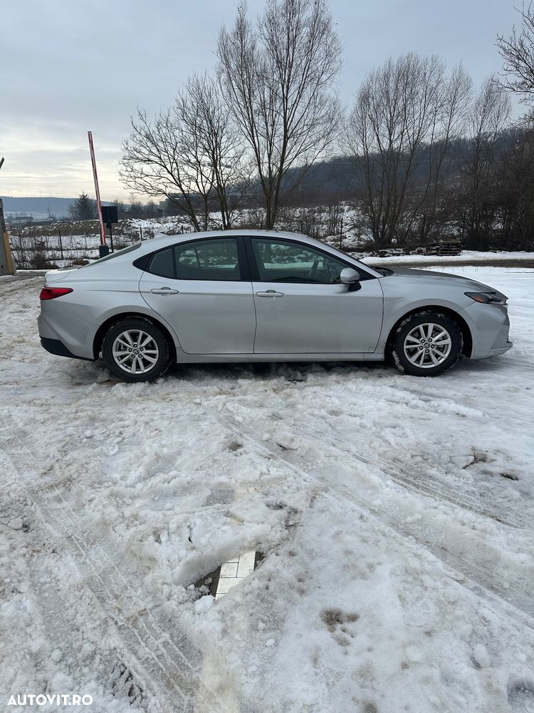 Toyota Camry Luxury - 3