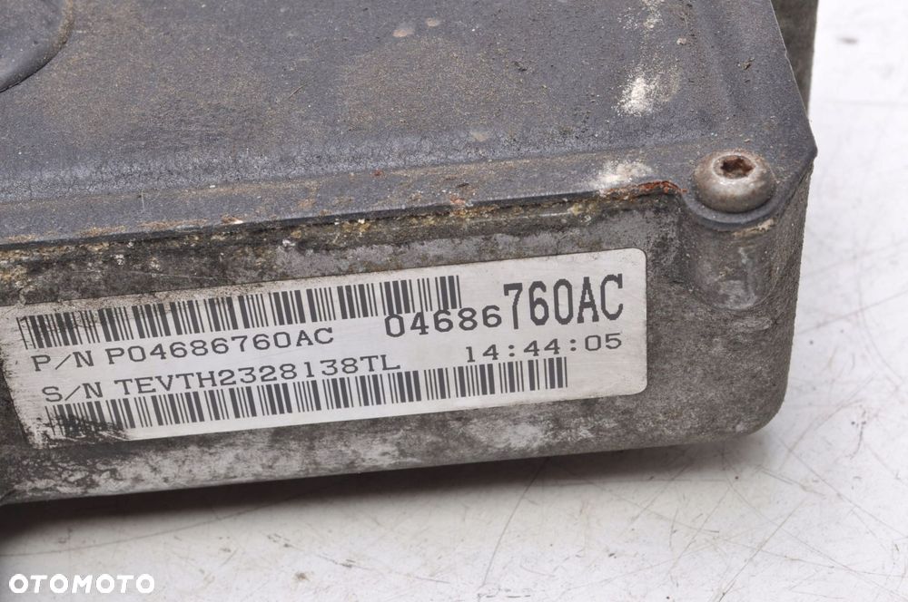 CHRYSLER VOYAGER III 3.3 KOMPUTER SILNIKA 04686760AC - 3