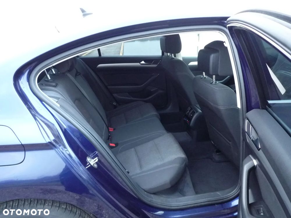 Volkswagen Passat 2.0 TDI SCR Comfortline - 31