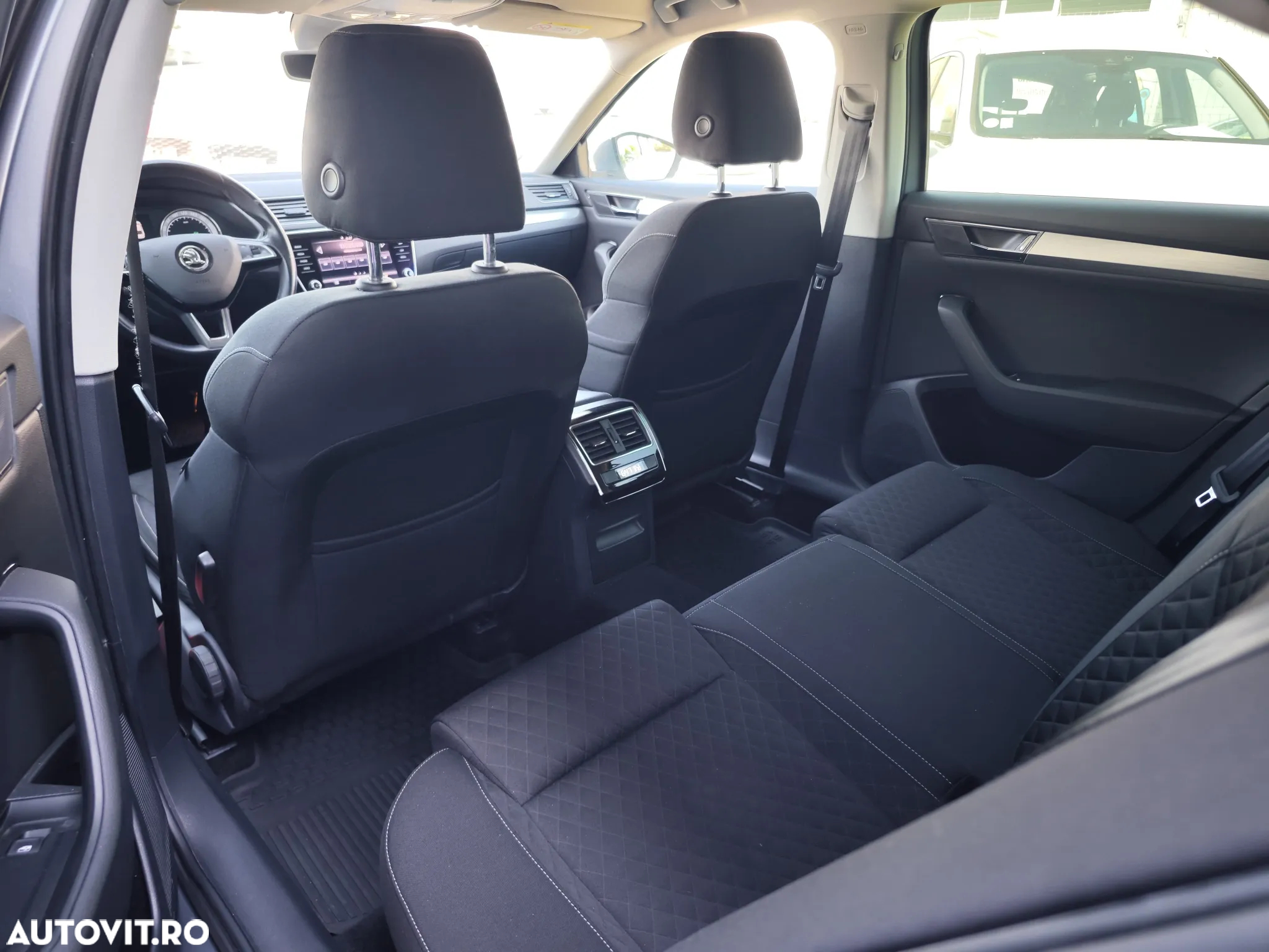 Skoda Superb 1.5 TSI DSG Ambition - 9
