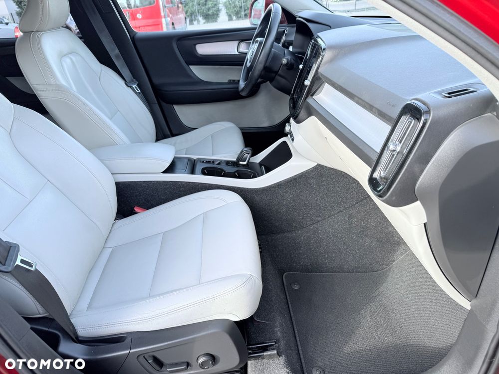 Volvo XC 40 - 25