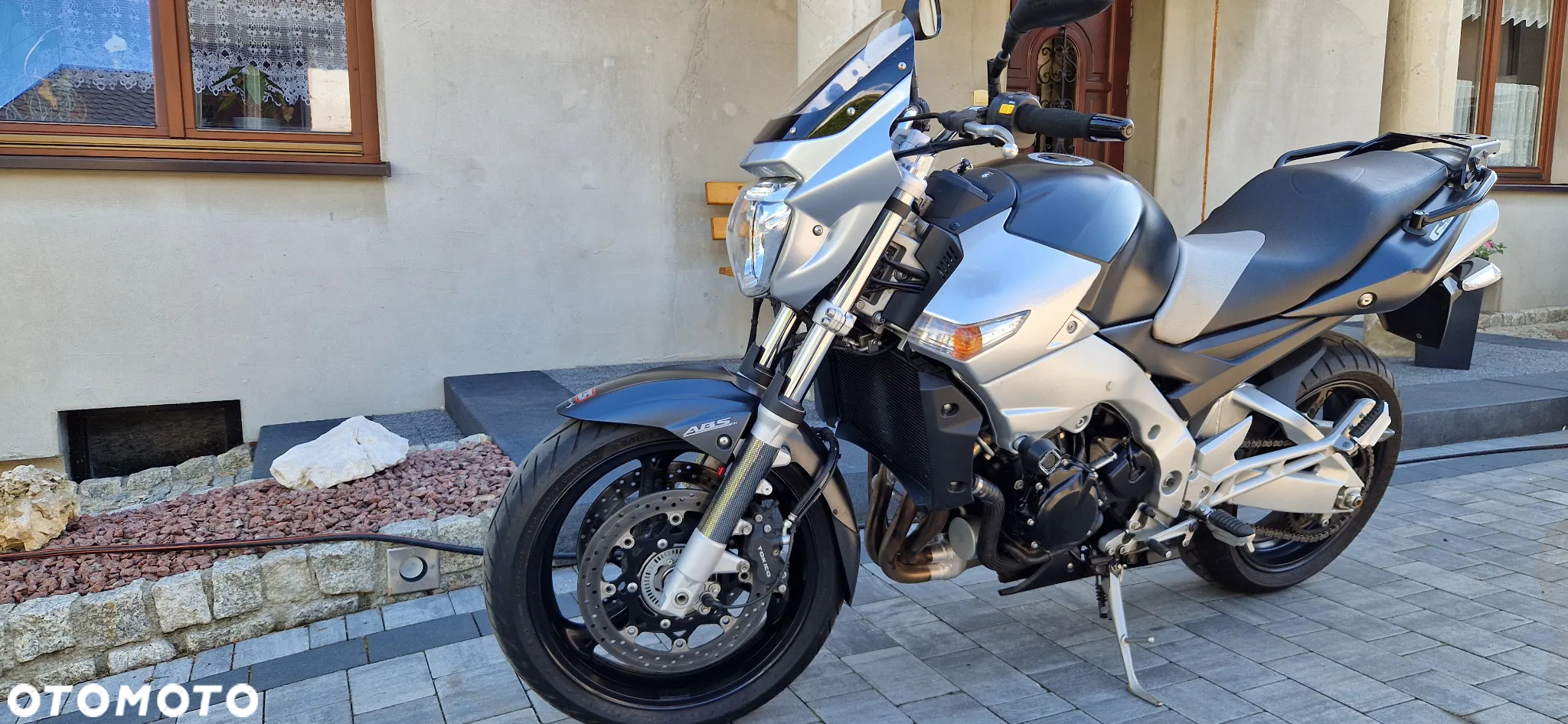 Suzuki GSR - 10