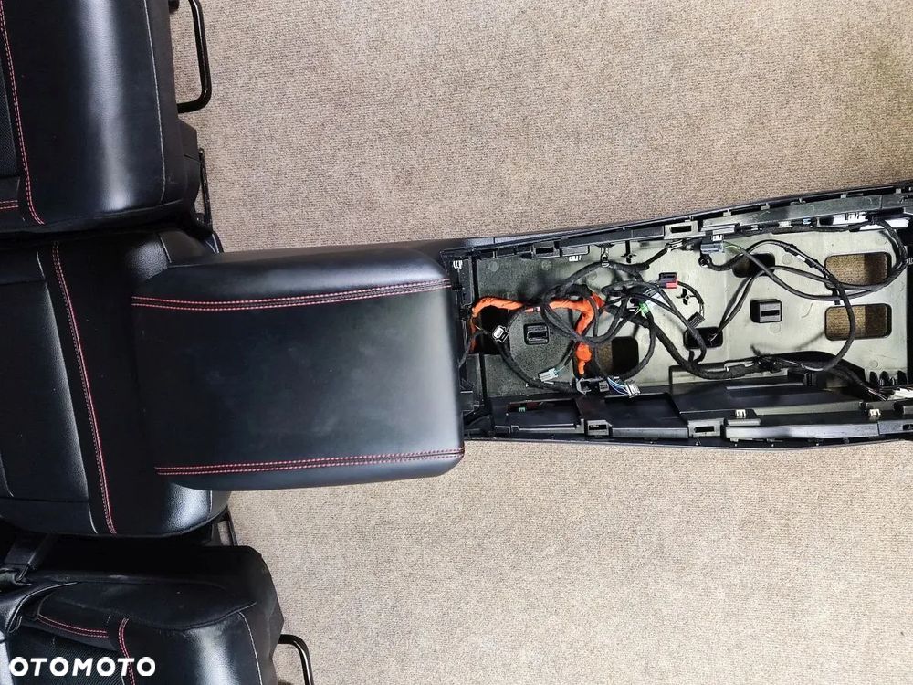 FORD EXPLORER od 2020r Fotele Kanapy Boczki 7 osób - 5