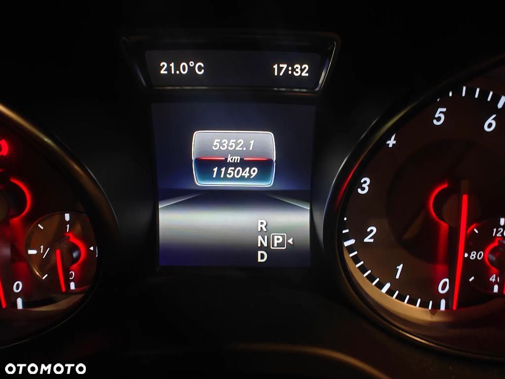 Mercedes-Benz GLA 180 7G-DCT UrbanStyle Edition - 17