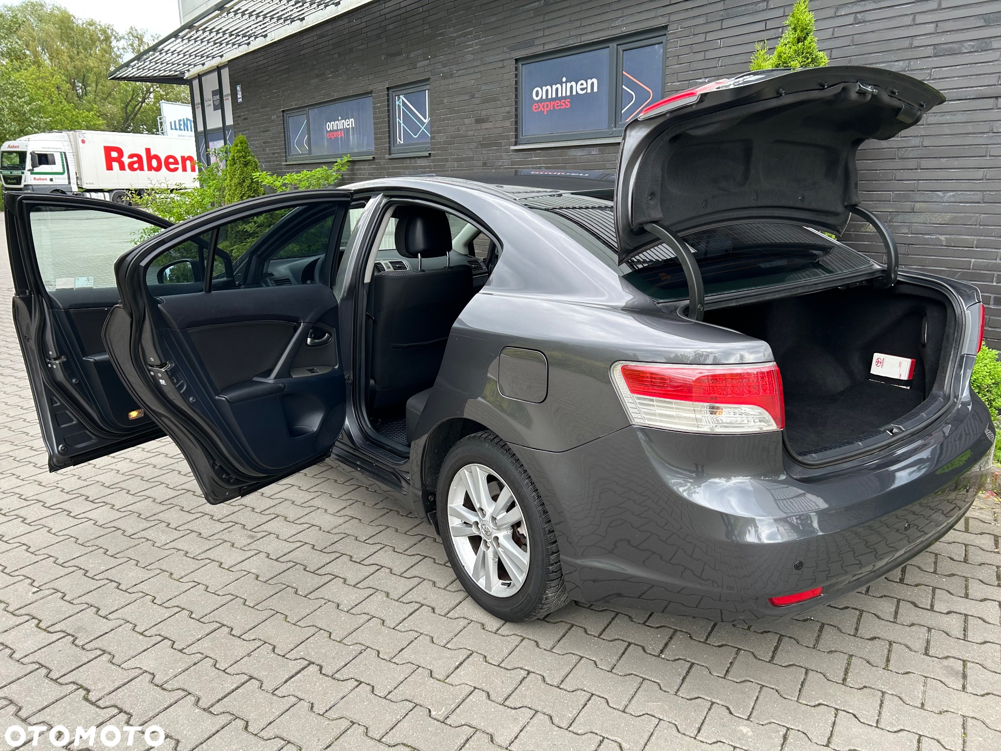 Toyota Avensis 1.8 Active - 12