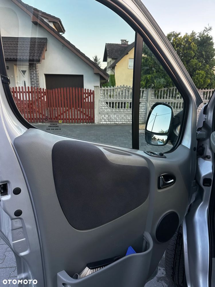Renault Trafic Grand Passenger Black Edition - 8