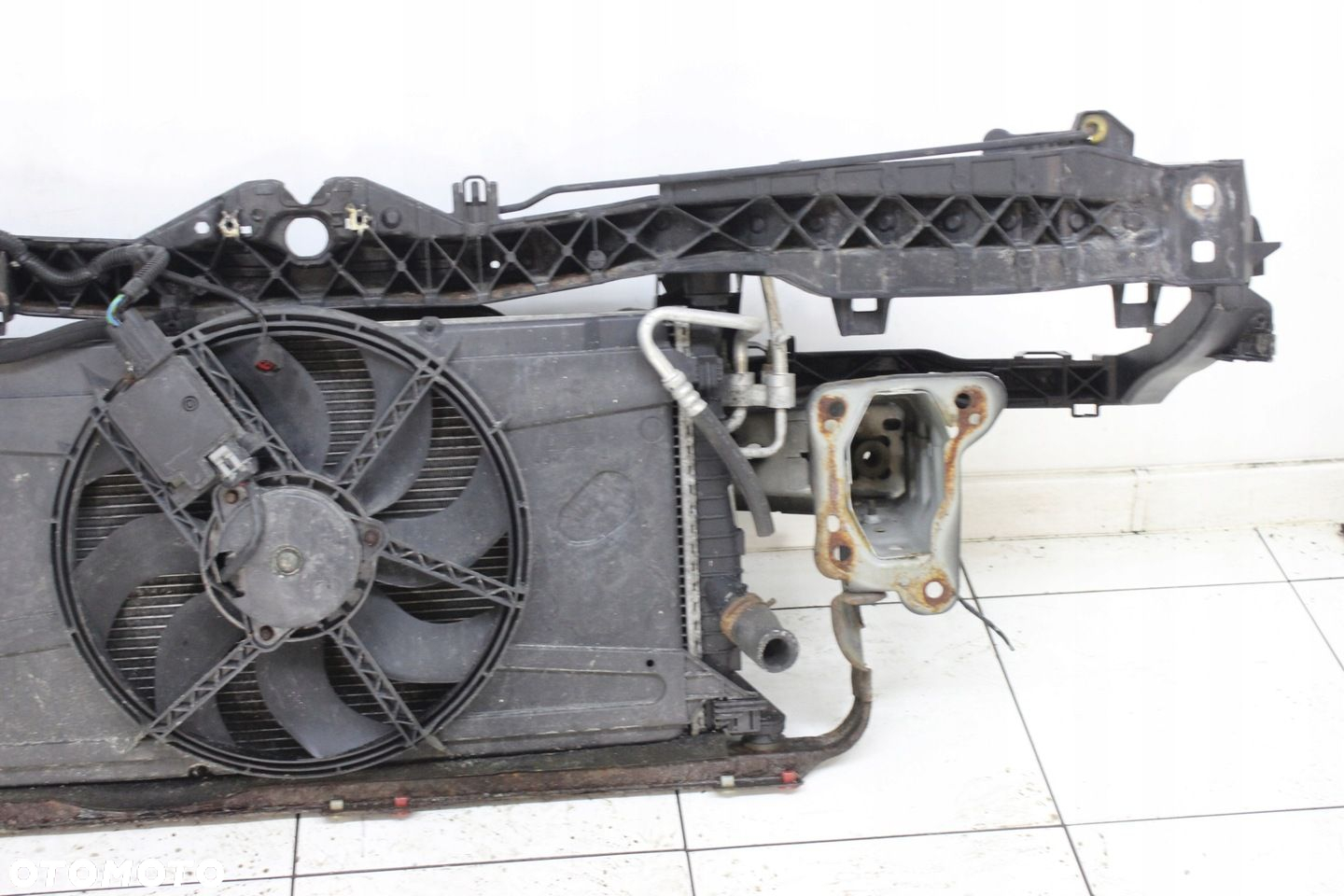 PAS PRZEDNI WZMOCNIENIE CHŁODNICE FORD FOCUS MK2 LIFT 2007R- 1.6 B - 6