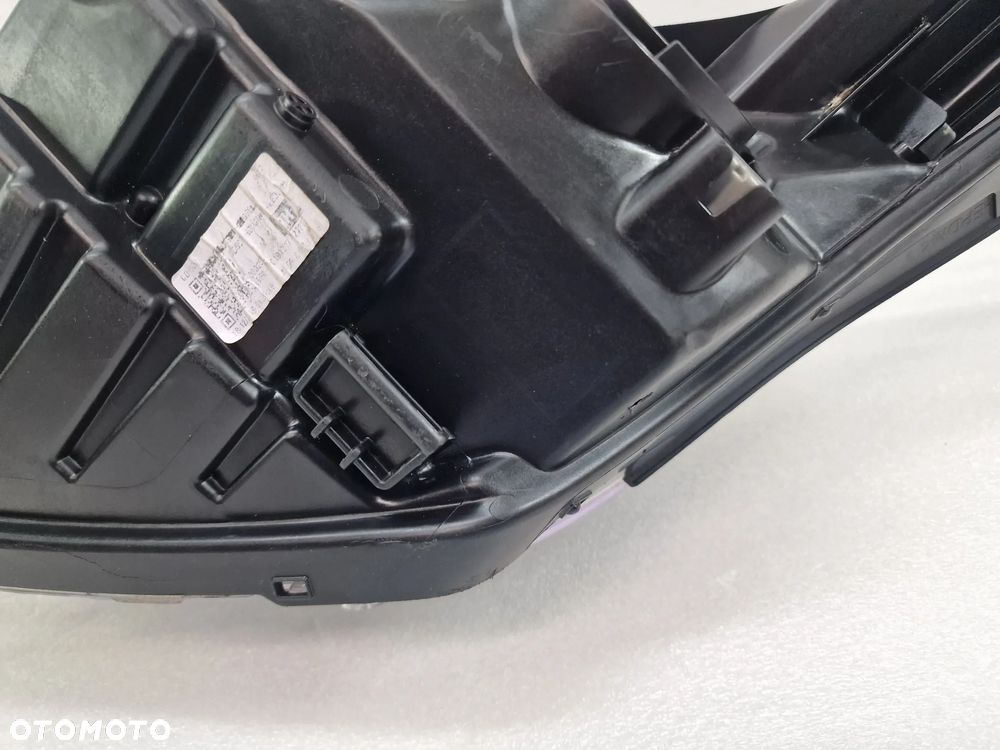 KIA CEED 3 III 18- PRAWA LAMPA PRZEDNIA PRZÓD LED , NR 92102-J7100 / 92102-J7XXX , NA KOSTKĘ ZIELONĄ 12 PINOWĄ , NR AUKCJI LPP48 - 20
