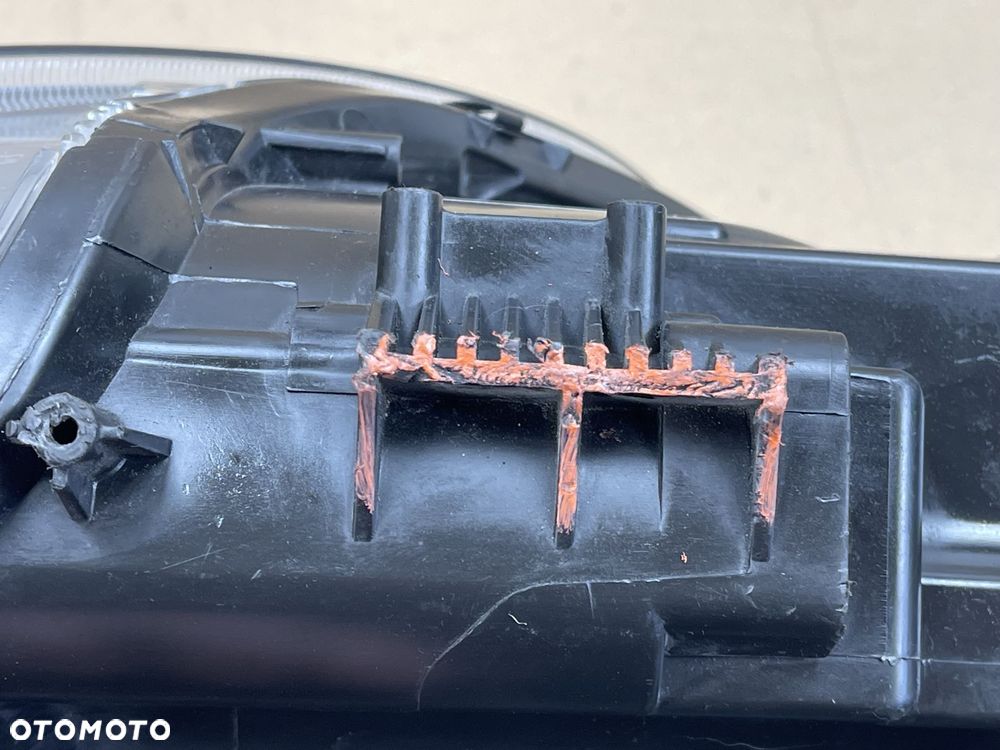 MINI COUNTRYMAN  R60 R61 LAMPA XENON  PRZÓD PRAWA PRZEDNIA CZARNA 9808250 - 8