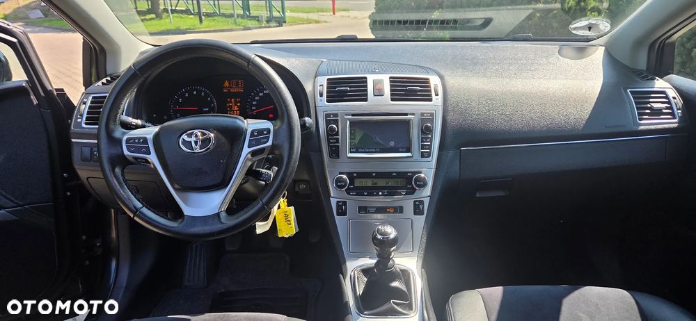 Toyota Avensis 1.8 Premium EU5 - 13