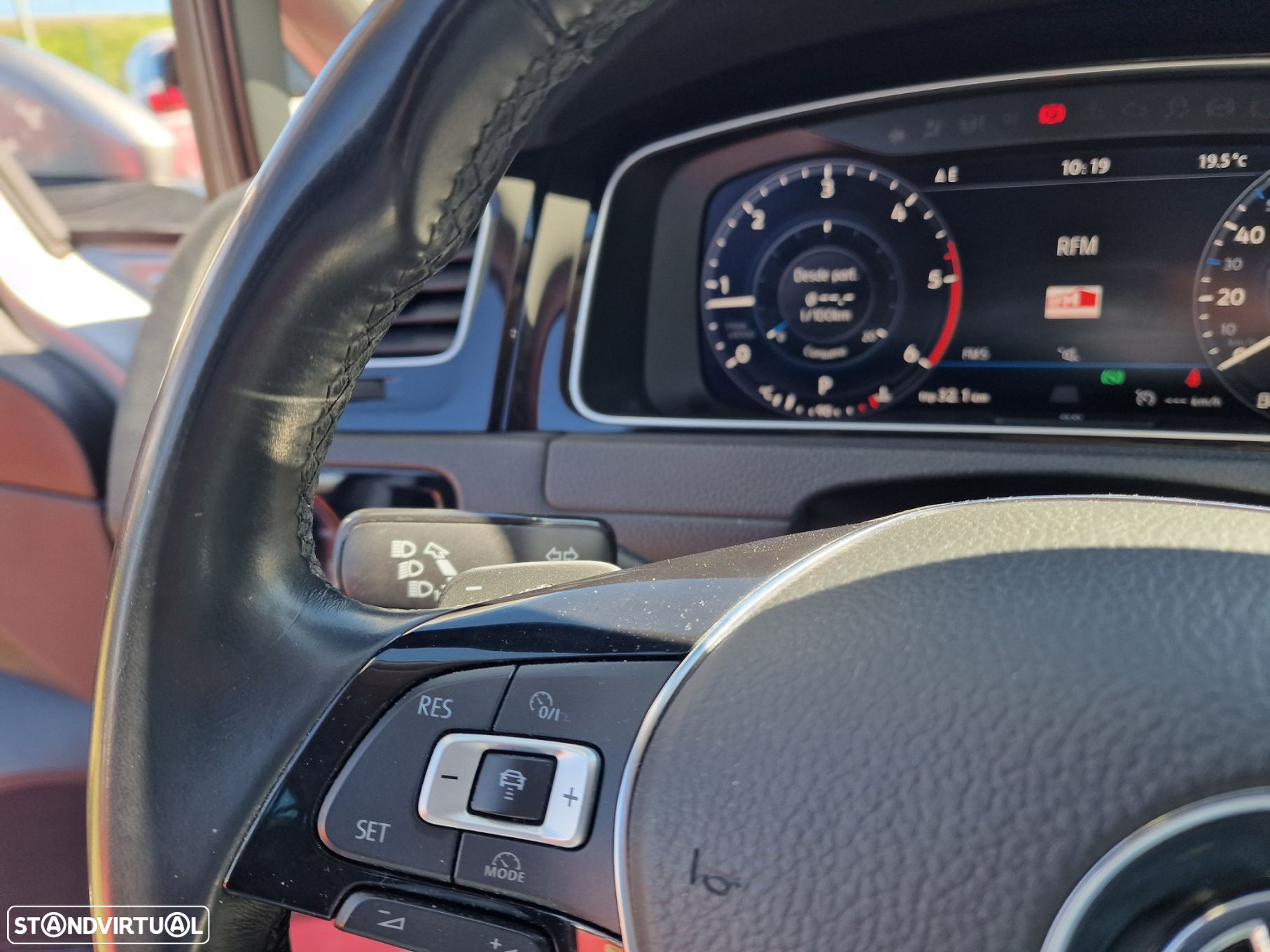 VW Golf 2.0 TDI Highline DSG - 22