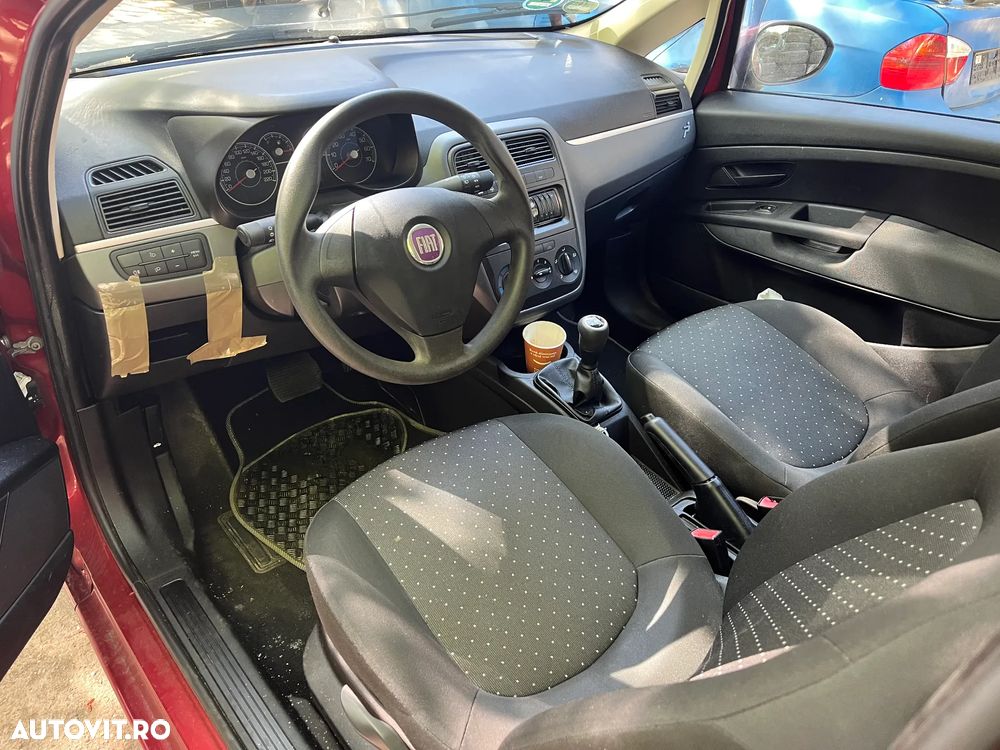Dezmembrez Fiat Punto 2008 visiniu 1,4 benzina coupe - 2