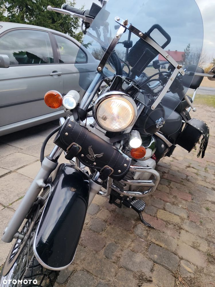 Suzuki Intruder - 10